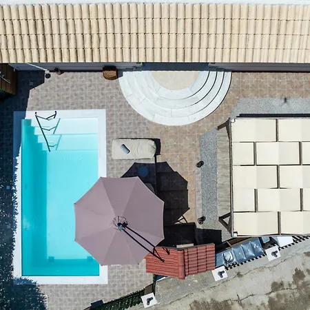 Thalpori Villa Pasztída